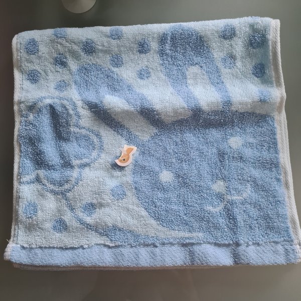 Asciugamano azzurro coniglio