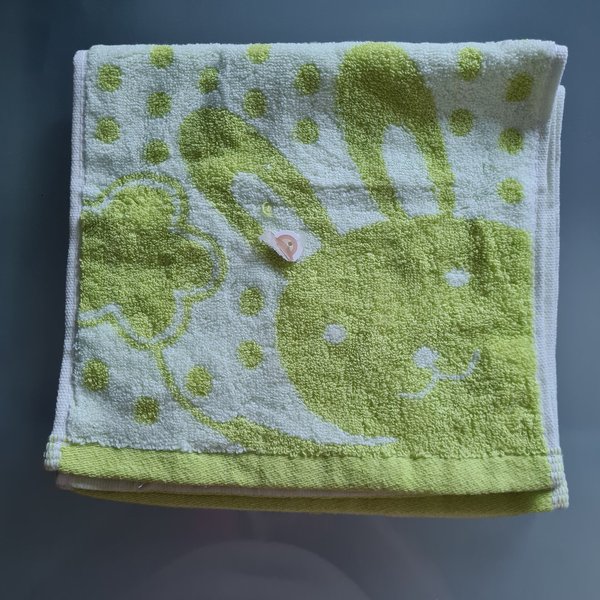 Asciugamano verde coniglio